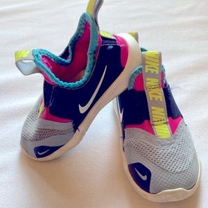 Girl’s Nike Runner Shoes Size 6